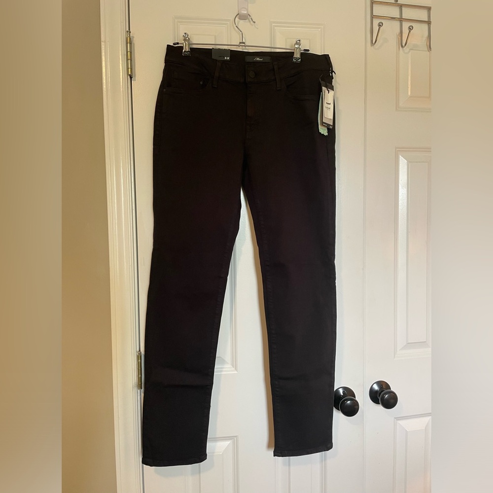 Womens black boyfriend cut jean. NWT. 30/32